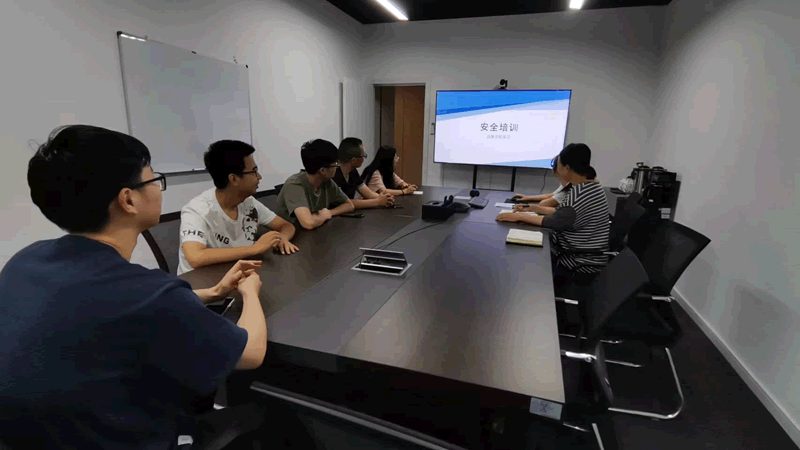 企业内训课程定制的第一步是明确需求。这包括但不限于以下方面：