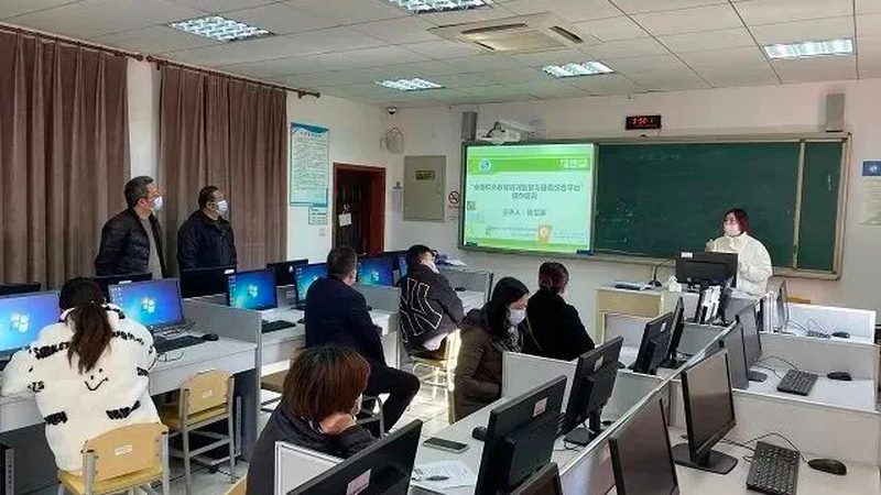 为了保证培训效果，焊工培训速成班通常采用以下教学方法：