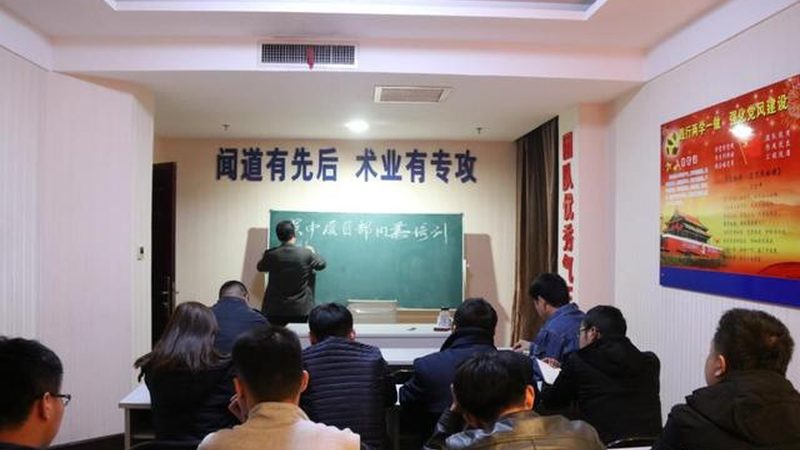 广州电工证考试培训的价格通常由以下几个因素构成：